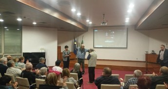 В КУЛТУРЕН ЦЕНТЪР ХАРМАНЛИ СЕ СЪСТОЯ ВЪЛНУВАЩАТА ПРЕМИЕРА НА ДОКУМЕНТАЛНИЯ ФИЛМ ЗА ДЕЛЧО ТОДОРОВ И МАРКО САКАРСКИ „ПОД ЧЕРТАТА“